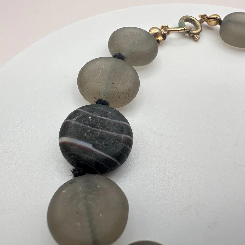 Vintage 80s‎ Frosted Gray Swirl Glass Bead Bracelet Boho Minimalist Gilt Jewelry